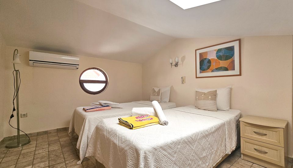 Üst Kat Yatak Odası